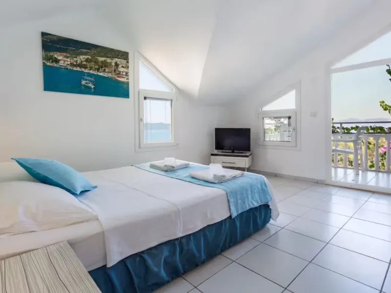 One Large Bed or Two Separate Beds