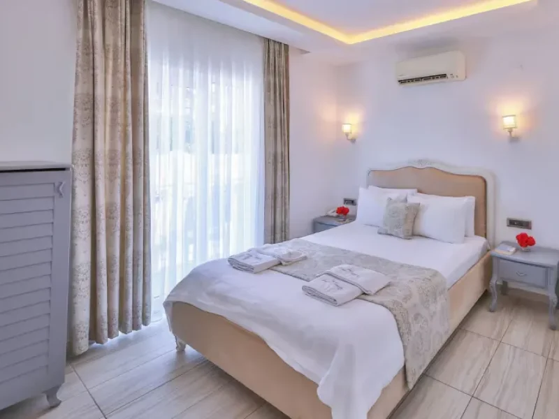 Single Room with One Large Bed, City View