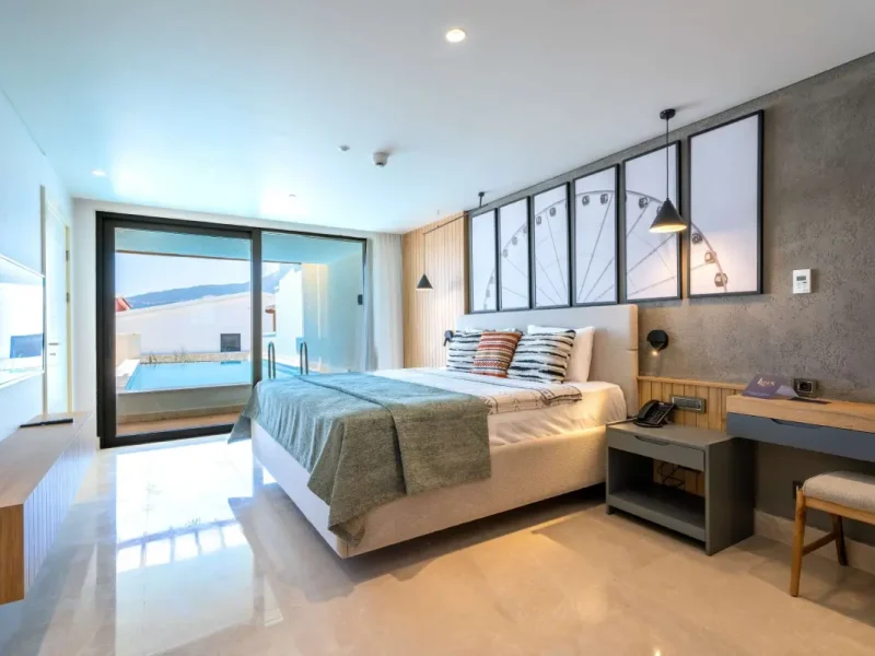 Senior Suite with Garden View