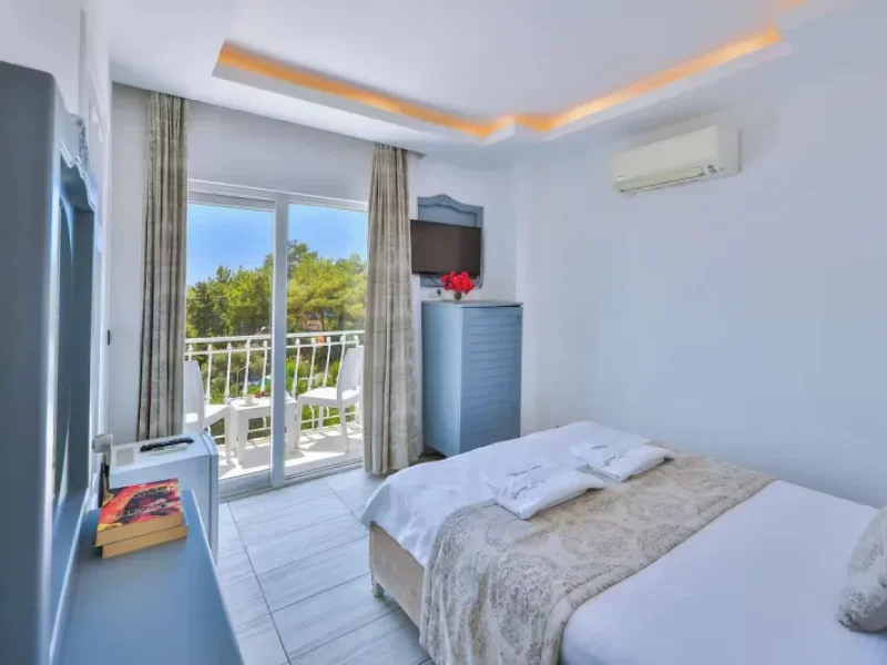 One Large Bedroom, Sea View
